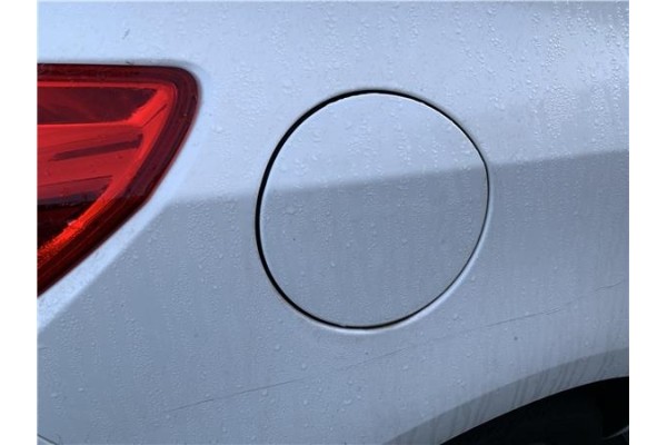 Recambio de tapa exterior combustible para opel astra j berlina 5p 1.6 selective referencia OEM IAM 13354564 13348041 