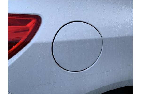 Recambio de tapa exterior combustible para opel astra j berlina 5p 1.6 selective referencia OEM IAM 13354564 13348041 