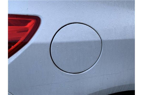 Recambio de tapa exterior combustible para opel astra j berlina 5p 1.6 selective referencia OEM IAM 13354564 13348041 