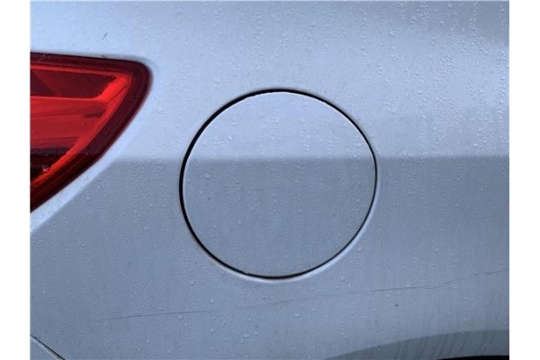 Recambio de tapa exterior combustible para opel astra j berlina 5p 1.6 selective referencia OEM IAM 13354564 13348041 