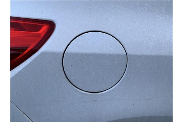 Recambio de tapa exterior combustible para opel astra j berlina 5p 1.6 selective referencia OEM IAM 13354564 13348041 