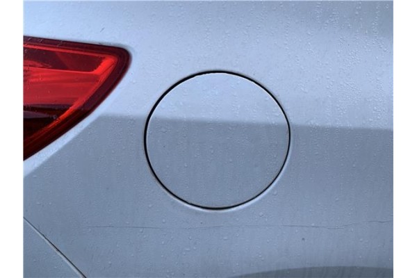 Recambio de tapa exterior combustible para opel astra j berlina 5p 1.6 selective referencia OEM IAM 13354564 13348041 