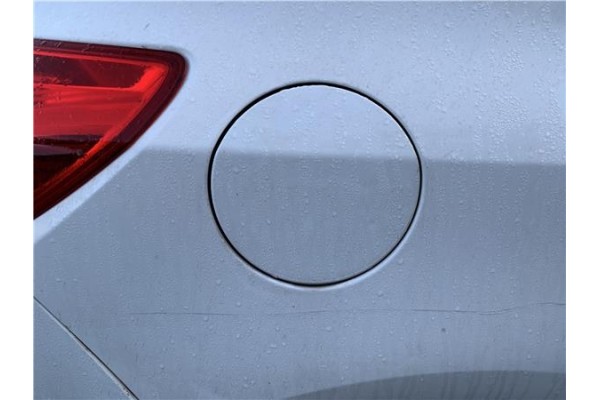 Recambio de tapa exterior combustible para opel astra j berlina 5p 1.6 selective referencia OEM IAM 13354564 13348041 