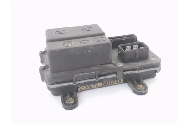 Recambio de caja fusibles/rele para fiat i punto (176) berlina 75 1.2 referencia OEM IAM 7738673 B837 