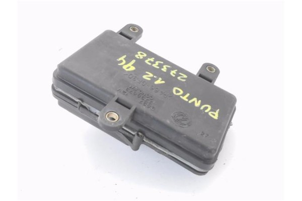 Recambio de caja fusibles/rele para fiat i punto (176) berlina 75 1.2 referencia OEM IAM 7738673 B837 