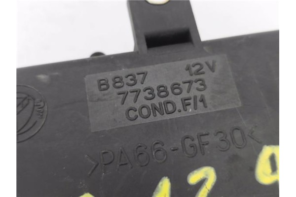 Recambio de caja fusibles/rele para fiat i punto (176) berlina 75 1.2 referencia OEM IAM 7738673 B837 