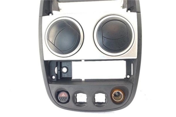 Recambio de embellecedor consola central para ligier x-too 0.5 lombardini referencia OEM IAM VJRJS32FD2LDW6CV4KW  