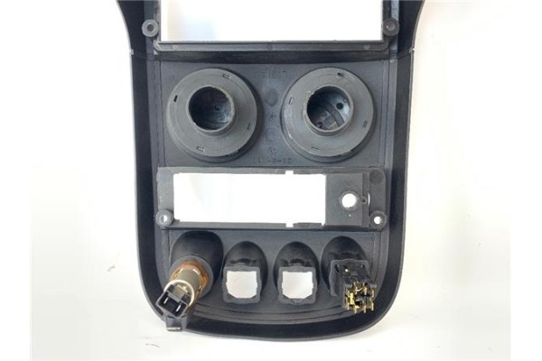 Recambio de embellecedor consola central para ligier x-too 0.5 lombardini referencia OEM IAM VJRJS32FD2LDW6CV4KW  
