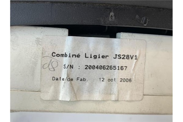 Recambio de embellecedor consola central para ligier x-too 0.5 lombardini referencia OEM IAM VJRJS32FD2LDW6CV4KW  