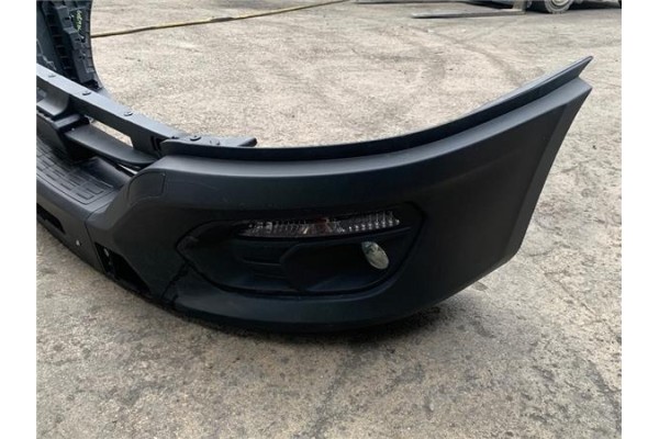 Recambio de paragolpes delantero para iveco daily chasis 2.3 referencia OEM IAM 5801772688 5802542012 