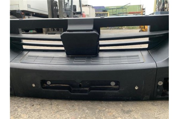 Recambio de paragolpes delantero para iveco daily chasis 2.3 referencia OEM IAM 5801772688 5802542012 