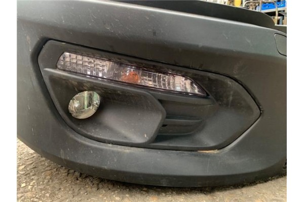 Recambio de paragolpes delantero para iveco daily chasis 2.3 referencia OEM IAM 5801772688 5802542012 