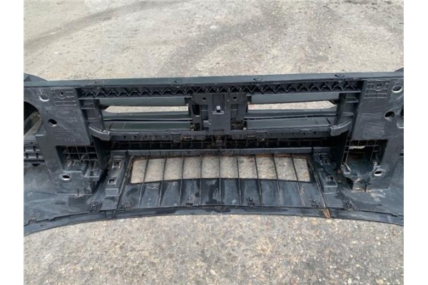 Recambio de paragolpes delantero para iveco daily chasis 2.3 referencia OEM IAM 5801772688 5802542012 