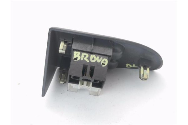 Recambio de mando elevalunas delantero izquierdo para fiat bravo (182) 1.8 16v / 16v 115 gt referencia OEM IAM 717928633 7352427