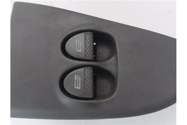 Recambio de mando elevalunas delantero izquierdo para fiat bravo (182) 1.8 16v / 16v 115 gt referencia OEM IAM 717928633 7352427