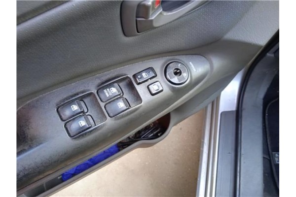 Recambio de mando elevalunas delantero izquierdo para hyundai tucson (jm) 2.0 crdi referencia OEM IAM 935702E250G8  