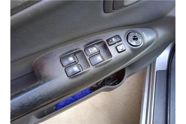 Recambio de mando elevalunas delantero izquierdo para hyundai tucson (jm) 2.0 crdi referencia OEM IAM 935702E250G8  