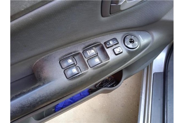 Recambio de mando elevalunas delantero izquierdo para hyundai tucson (jm) 2.0 crdi referencia OEM IAM 935702E250G8  