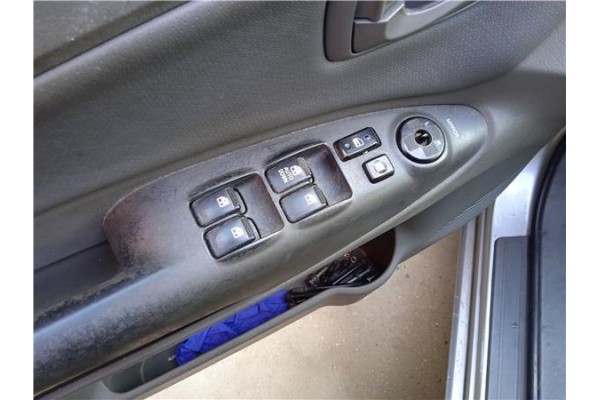 Recambio de mando elevalunas delantero izquierdo para hyundai tucson (jm) 2.0 crdi referencia OEM IAM 935702E250G8  