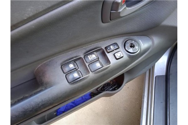 Recambio de mando elevalunas delantero izquierdo para hyundai tucson (jm) 2.0 crdi referencia OEM IAM 935702E250G8  