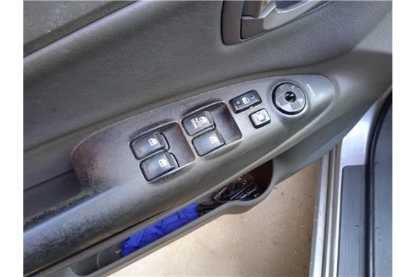 Recambio de mando elevalunas delantero izquierdo para hyundai tucson (jm) 2.0 crdi referencia OEM IAM 935702E250G8  