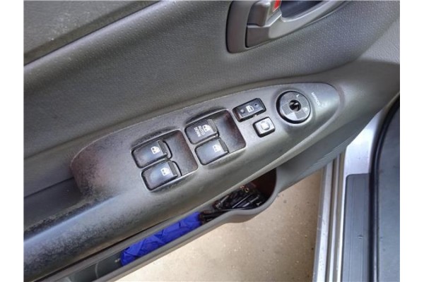 Recambio de mando elevalunas delantero izquierdo para hyundai tucson (jm) 2.0 crdi referencia OEM IAM 935702E250G8  