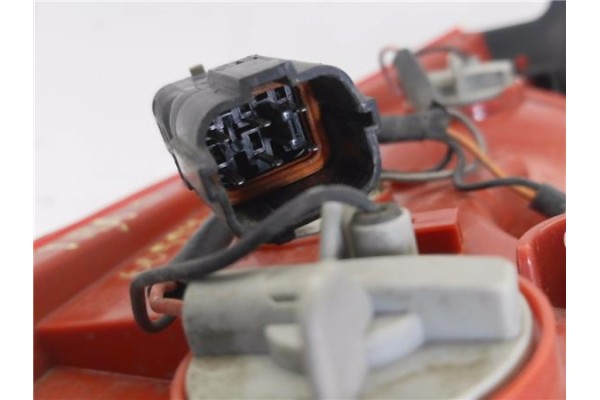 Recambio de piloto trasero derecho para hyundai tucson (jm) 2.0 crdi referencia OEM IAM 07232210 9,24E+15 