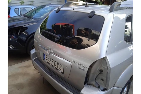 Recambio de porton trasero para hyundai tucson (jm) 2.0 crdi referencia OEM IAM 737002E050  