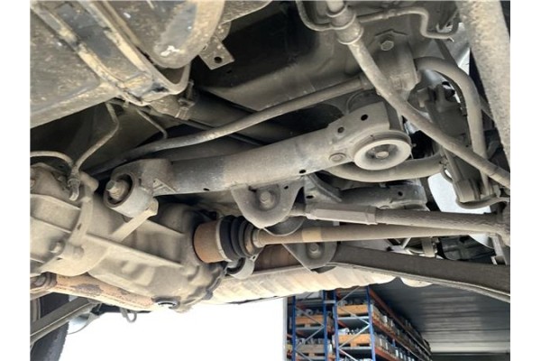 Recambio de puente trasero para hyundai tucson (jm) 2.0 crdi referencia OEM IAM 626052E910 626050Z510 