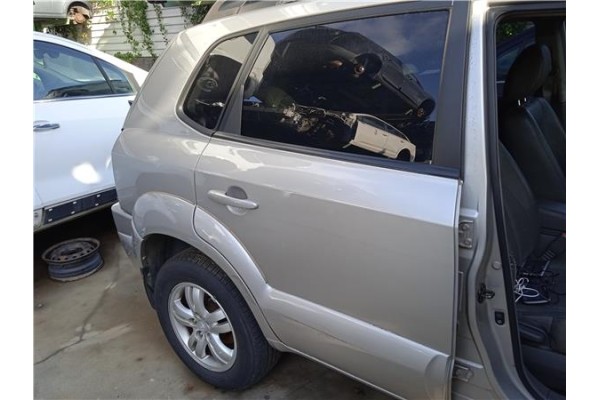 Recambio de puerta trasero derecha para hyundai tucson (jm) 2.0 crdi referencia OEM IAM 770042E050  