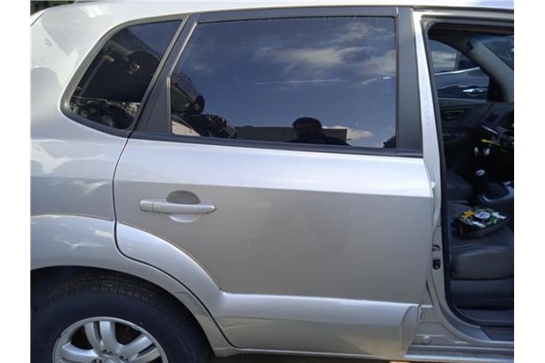 Recambio de puerta trasero derecha para hyundai tucson (jm) 2.0 crdi referencia OEM IAM 770042E050  