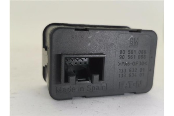 Recambio de mando elevalunas delantero izquierdo para opel astra g berlina 2.0 comfort referencia OEM IAM 90561088 13363201 