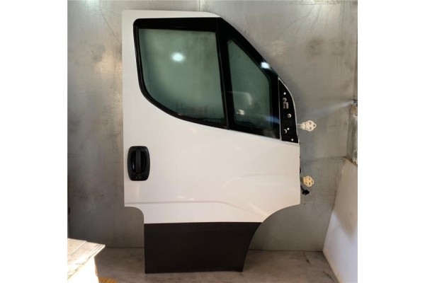 Recambio de puerta delantero derecha para iveco daily chasis 2.3 referencia OEM IAM 99460120  