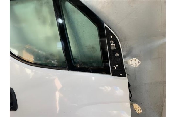 Recambio de puerta delantero derecha para iveco daily chasis 2.3 referencia OEM IAM 99460120  