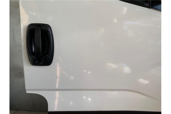 Recambio de puerta delantero derecha para iveco daily chasis 2.3 referencia OEM IAM 99460120  
