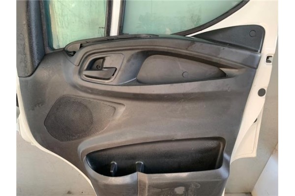 Recambio de puerta delantero derecha para iveco daily chasis 2.3 referencia OEM IAM 99460120  
