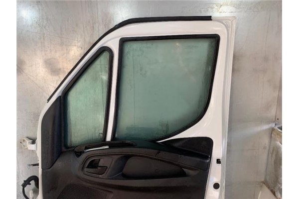 Recambio de puerta delantero derecha para iveco daily chasis 2.3 referencia OEM IAM 99460120  