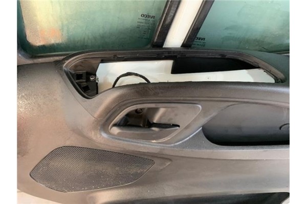 Recambio de puerta delantero derecha para iveco daily chasis 2.3 referencia OEM IAM 99460120  