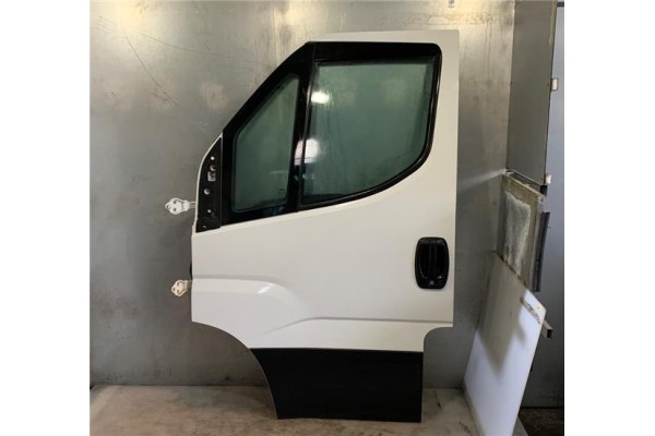 Recambio de puerta delantero izquierda para iveco daily chasis 2.3 referencia OEM IAM 99460119  