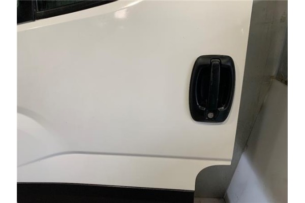 Recambio de puerta delantero izquierda para iveco daily chasis 2.3 referencia OEM IAM 99460119  