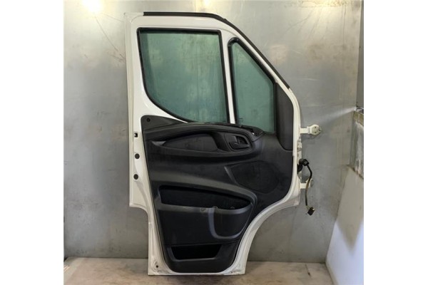 Recambio de puerta delantero izquierda para iveco daily chasis 2.3 referencia OEM IAM 99460119  
