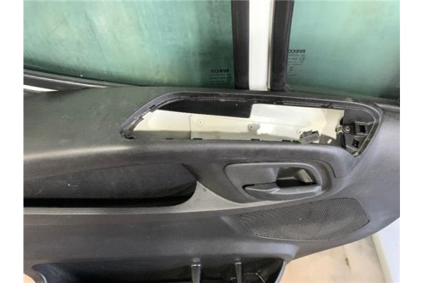 Recambio de puerta delantero izquierda para iveco daily chasis 2.3 referencia OEM IAM 99460119  