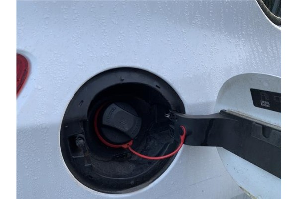 Recambio de tapon combustible para opel astra j berlina 5p 1.6 selective referencia OEM IAM 13327609  