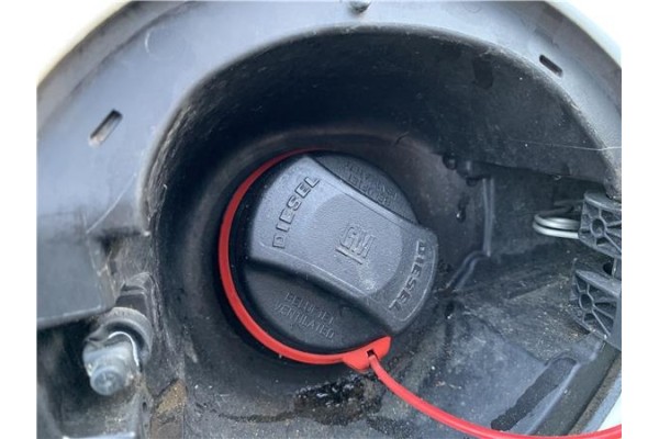 Recambio de tapon combustible para opel astra j berlina 5p 1.6 selective referencia OEM IAM 13327609  