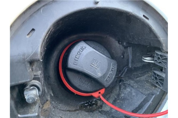 Recambio de tapon combustible para opel astra j berlina 5p 1.6 selective referencia OEM IAM 13327609  