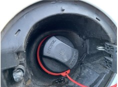 Recambio de tapon combustible para opel astra j berlina 5p 1.6 selective referencia OEM IAM 13327609  