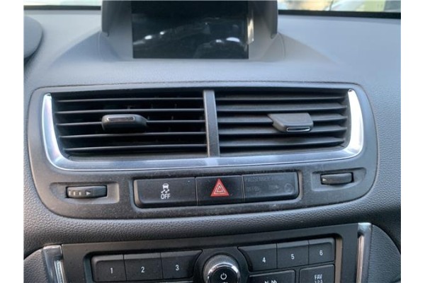 Recambio de rejilla entrada de aire para opel mokka 1.7 business referencia OEM IAM 95316389 95437803 