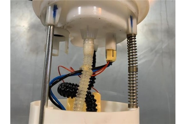 Recambio de bomba combustible para iveco daily chasis 2.3 referencia OEM IAM 5802910406  