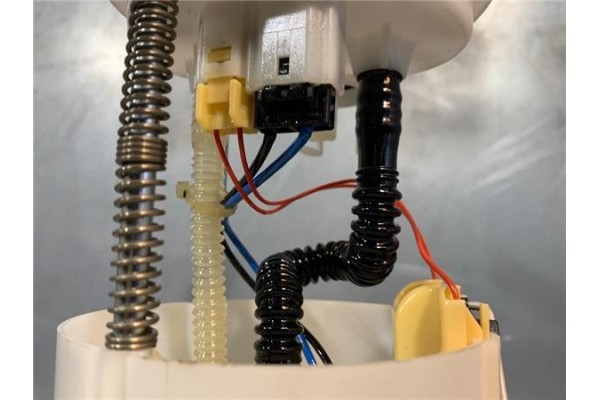 Recambio de bomba combustible para iveco daily chasis 2.3 referencia OEM IAM 5802910406  