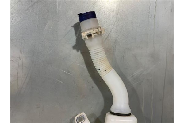 Recambio de deposito limpiaparabrisas para iveco daily chasis 2.3 referencia OEM IAM 5801566048  